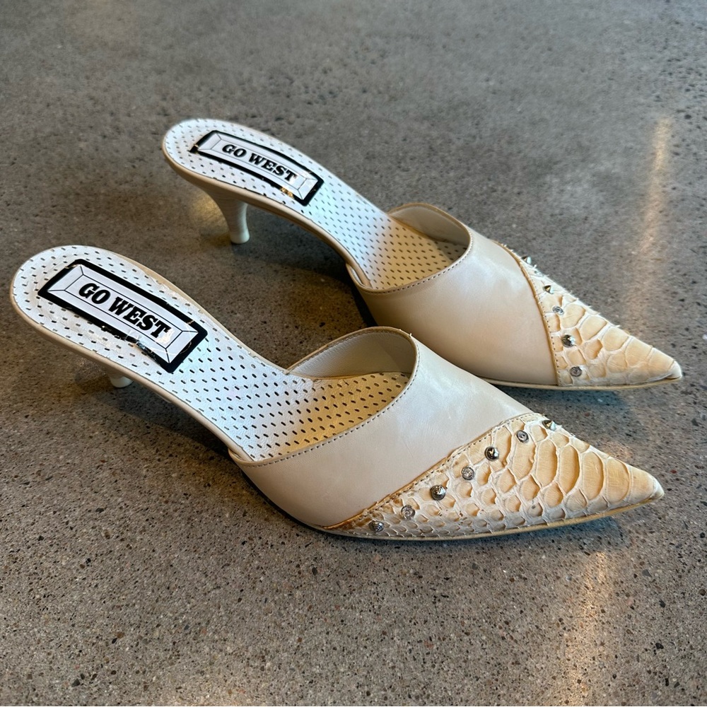 Vero Cuoio cream leather kitten heels with rhinestones